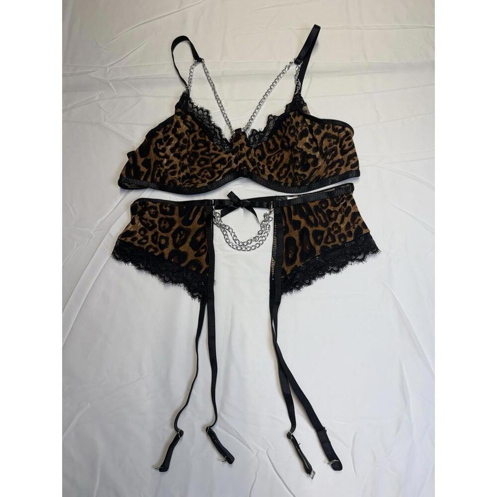 Sexy Edgy Vixen Leopard Set Sz M Bra & Garter With Chain Detail Savage Style